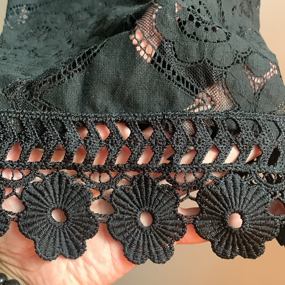 Dis Moi, stunning black Italian lace cold shoulder top, L-XL - Picture 6 of 11